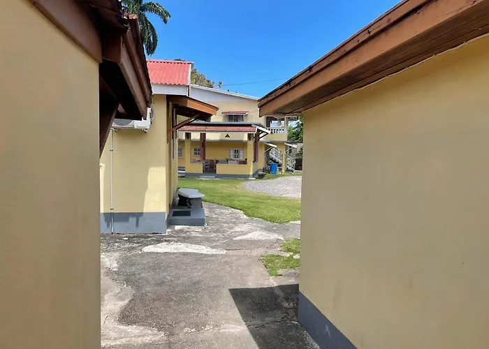 Pensión Little Shaw Park